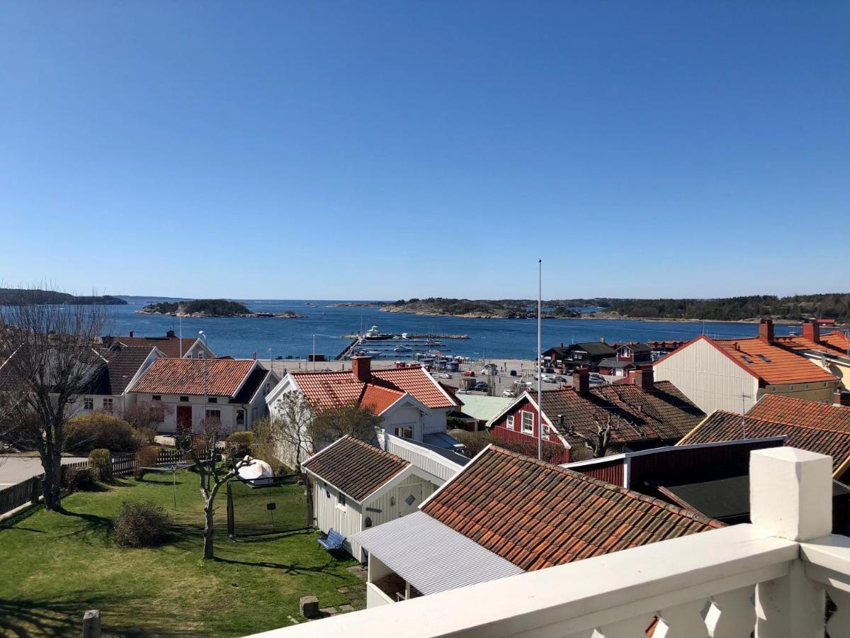 Vacker Vaning Med Havsutsikt I Stroemstads Centrum. Exterior photo