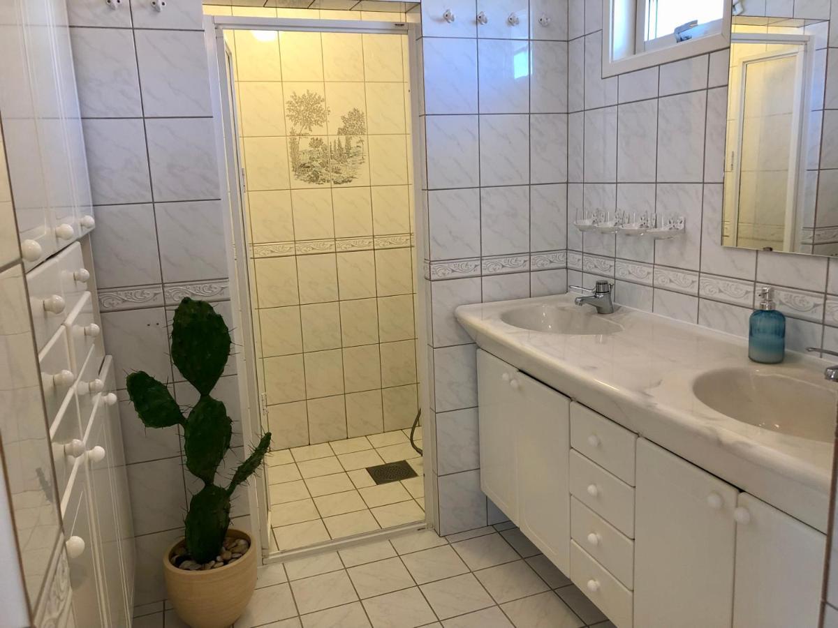 Vacker Vaning Med Havsutsikt I Stroemstads Centrum. Exterior photo