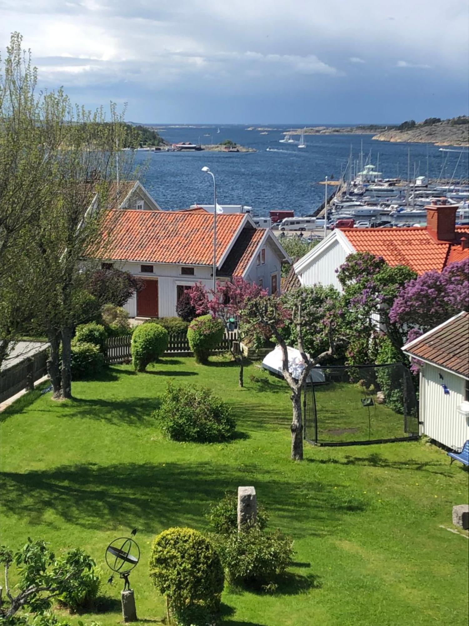 Vacker Vaning Med Havsutsikt I Stroemstads Centrum. Exterior photo